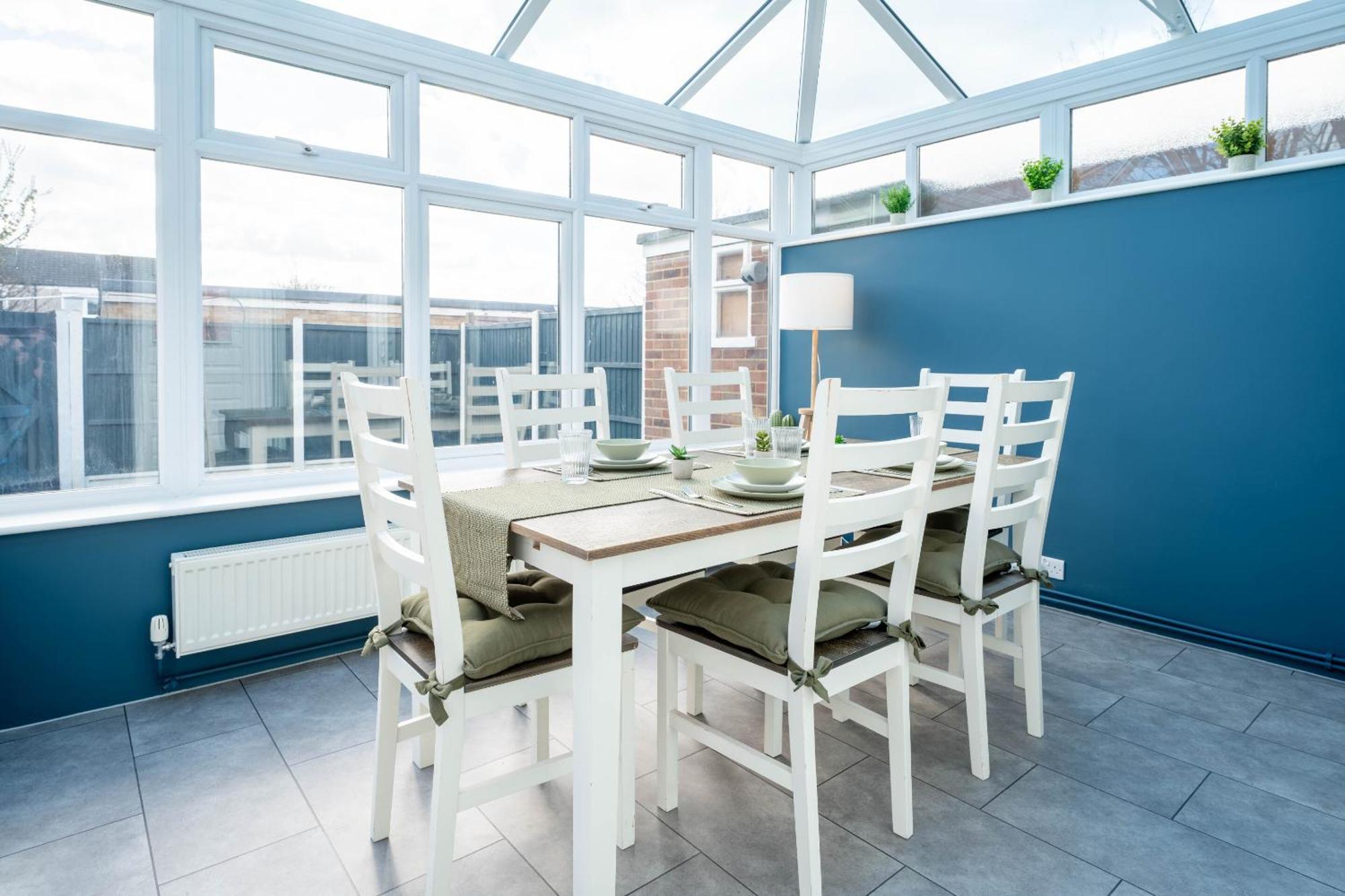 Gatwick Place - 4 Bed 2 Bath Self Contained House With Private Garden Horley Exterior photo
