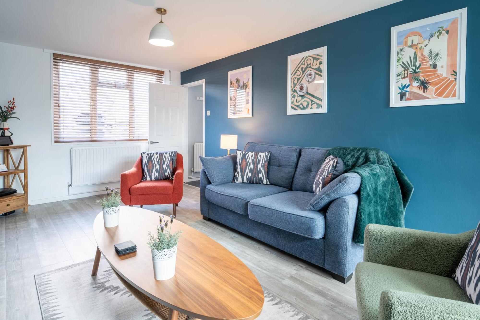 Gatwick Place - 4 Bed 2 Bath Self Contained House With Private Garden Horley Exterior photo