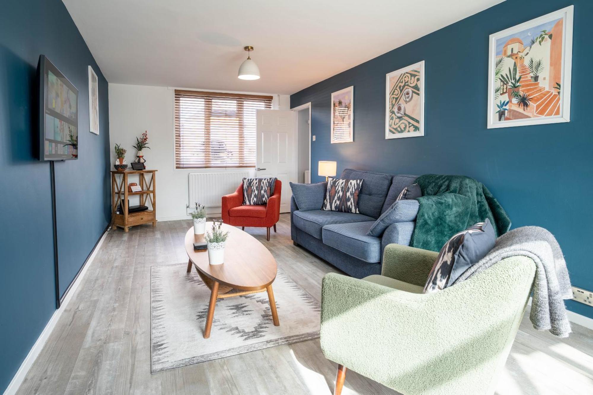 Gatwick Place - 4 Bed 2 Bath Self Contained House With Private Garden Horley Exterior photo